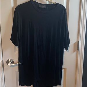 Men’s black tee